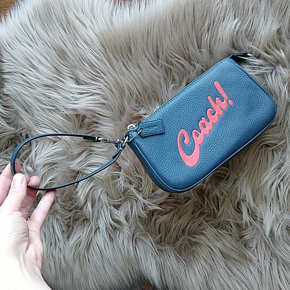 ๐ COACH Mini Bag Wristlet - Picture 4 of 12
